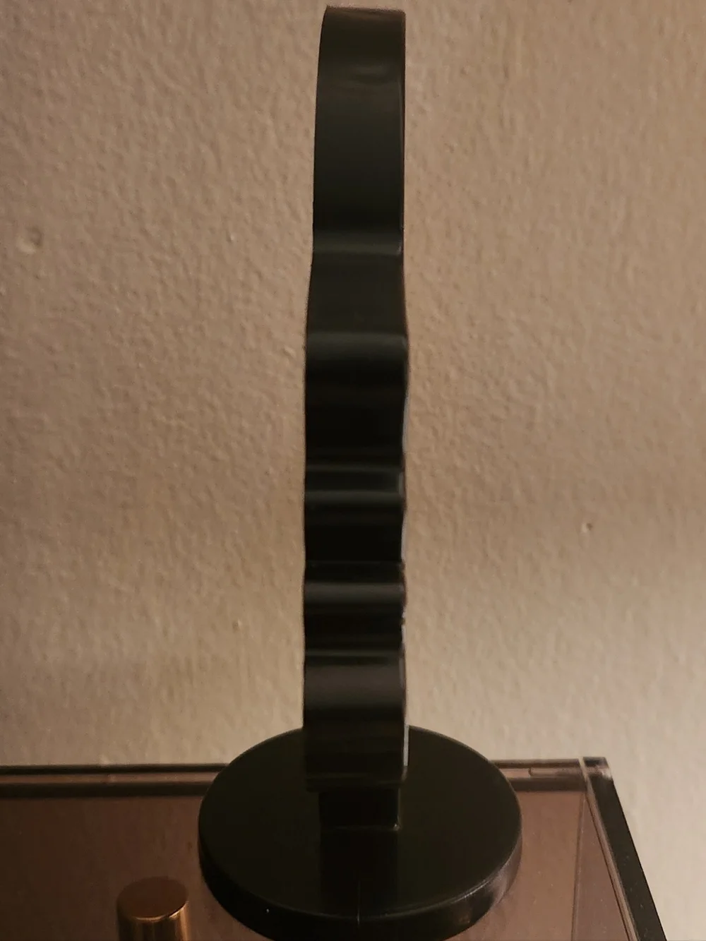 Sun Glasses Holder In Shape Of Face Color Black
